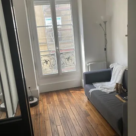 3 Pieces 11e Apartman *